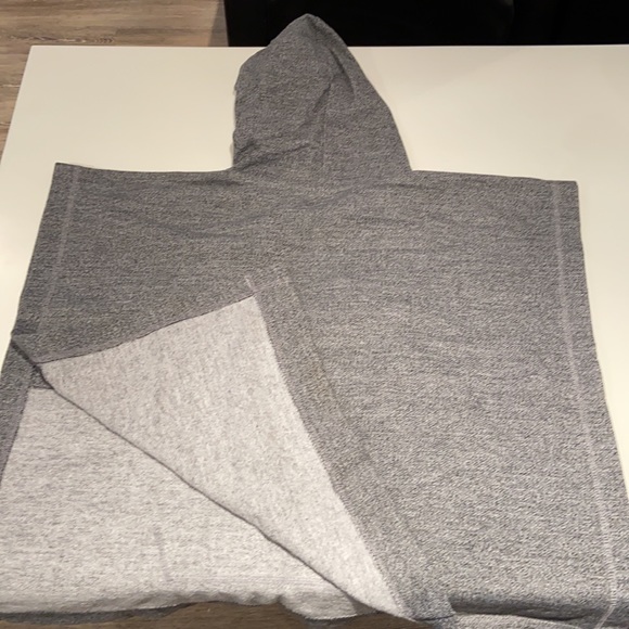 Roots Salt and Pepper Poncho - Picture 2 of 3